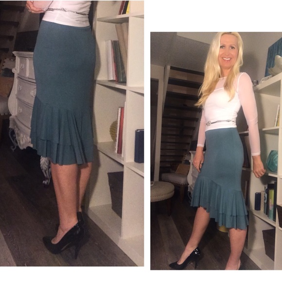 ☕️Lovely Tiered Ruffle Turquoise Skirt🌟 - Picture 2 of 3